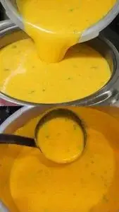 Caldo de batata com cenoura que vai deixar os dias frios muito mais quentinhos