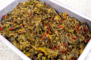 Caponata de berinjela: antepasto delicioso para servir como entrada ou acompanhamento