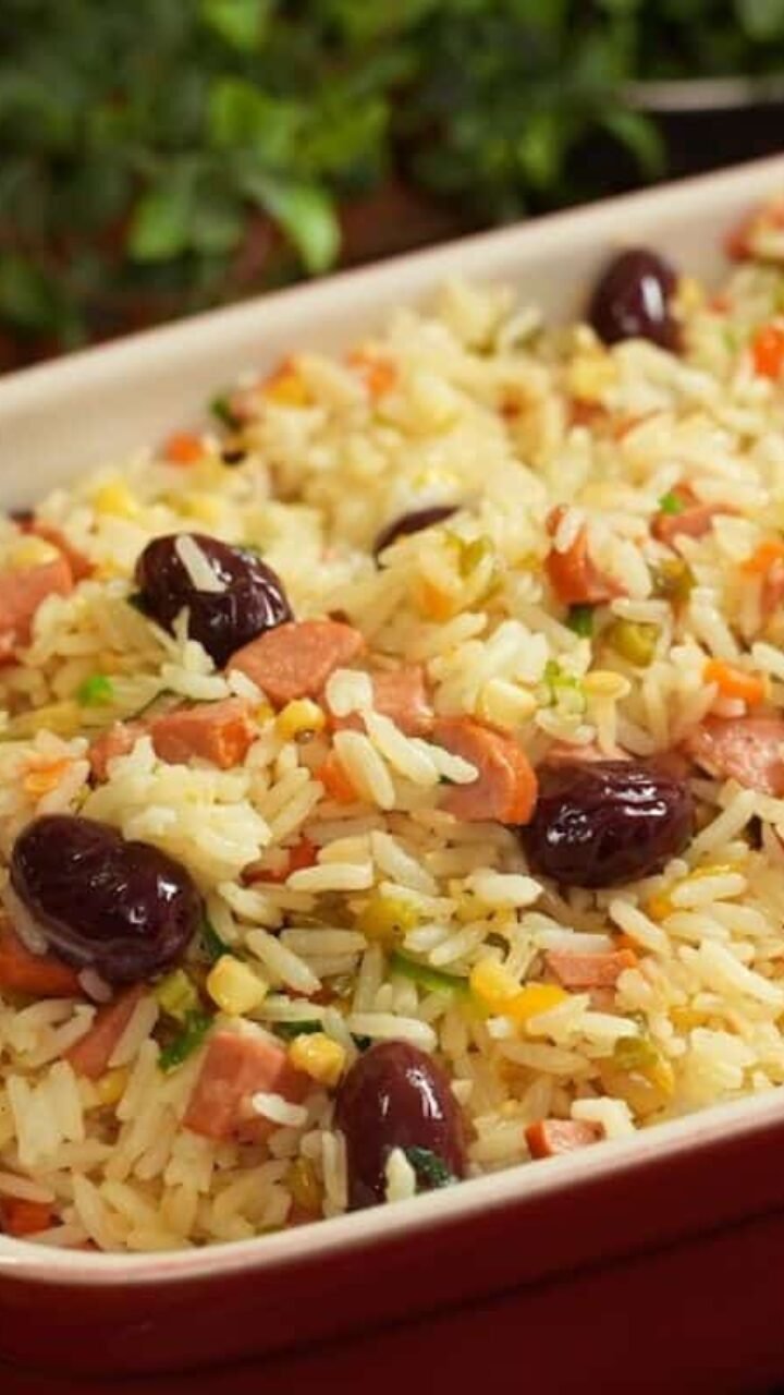Arroz Temperado com Salsicha e Legumes